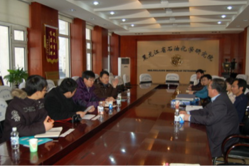 韩国有机电致发光材料供应商访问黑龙江省科学院石油化学研究院